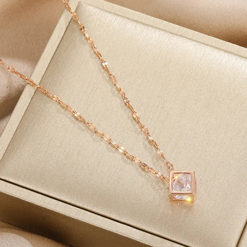 Colar de Pingente de Cristal Zirconia Quadrada Trendy para Mulheres, Moda Coreana, Joias Fêmeas Em Aço Inoxidável, Corrente Clavícula Fina e Linda