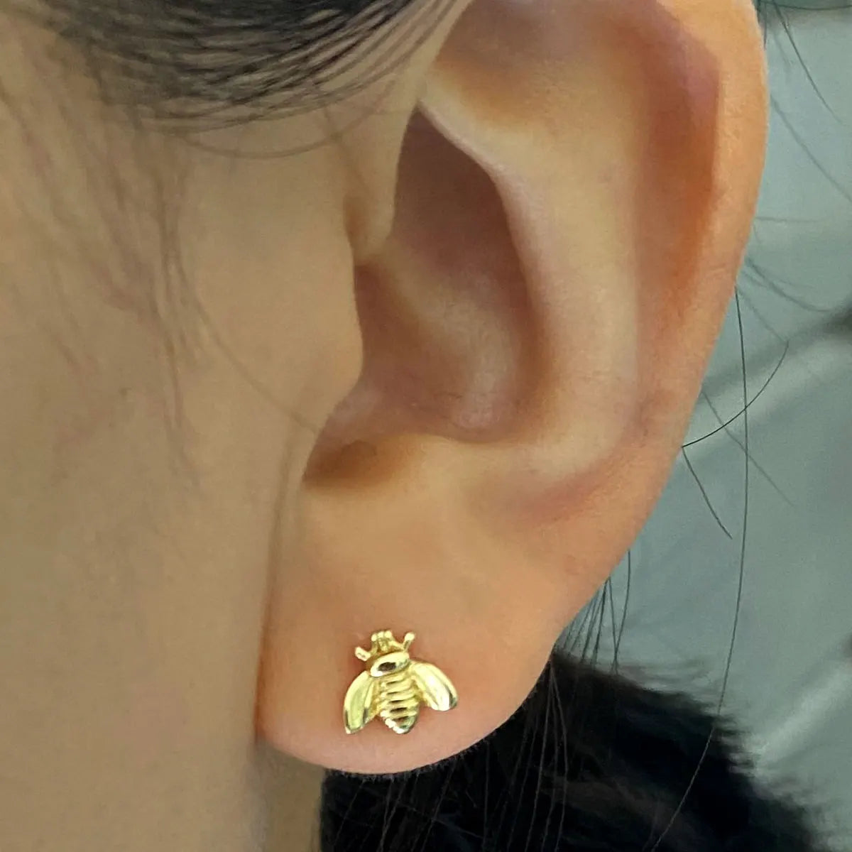 Brincos de Estudo de Inseto Fashion Cute - Brincos de Abelha Bumble Pequenos em Cor Dourada, Mini Rainha Abelha, Acessórios de Joias para Mulheres em Festa