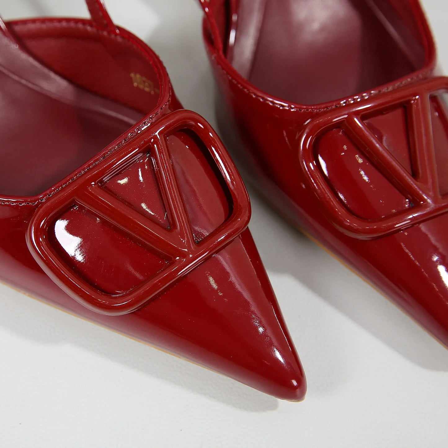 Sandália Feminina KM-ROYA 2025 de Luxo com Fivela de Qualidade, Salto Médio de 6CM/2.4polegadas, Sapatos de Vestido, Sapatos Tipo Pump, Sandálias Femininas para Uso Externo