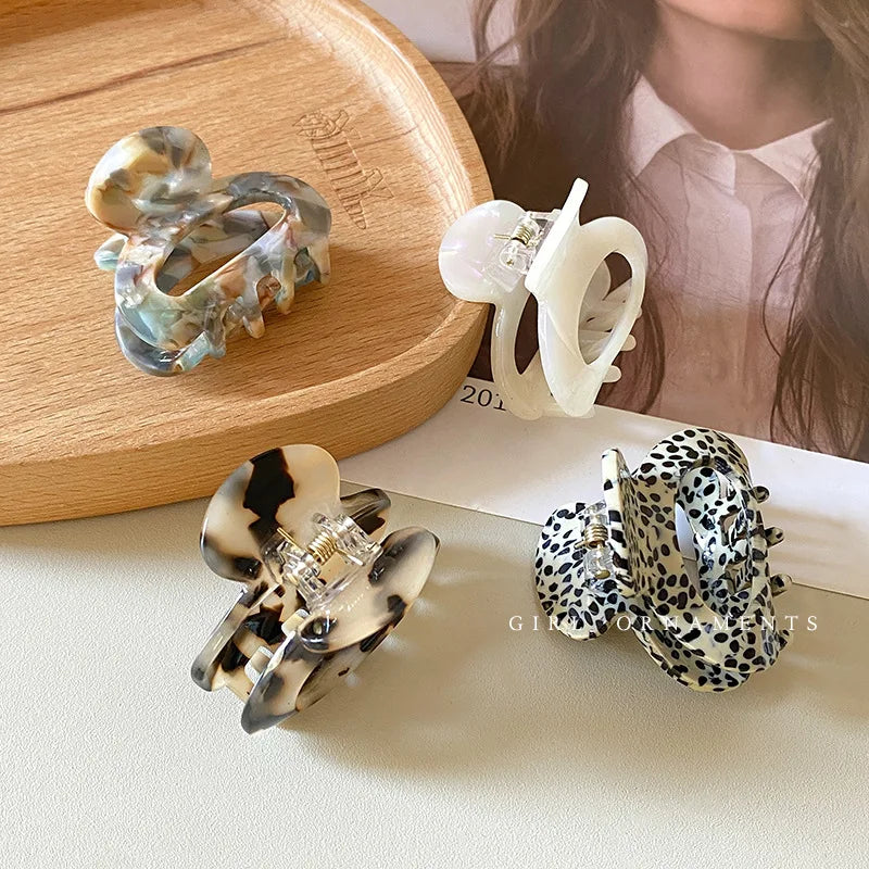 Clips de cabelo para mulheres novos em 2022, pequenos, de 4,5 cm, em acetato. Elegantes, coloridos e com design vazado. Acessórios de cabelo para meninas.