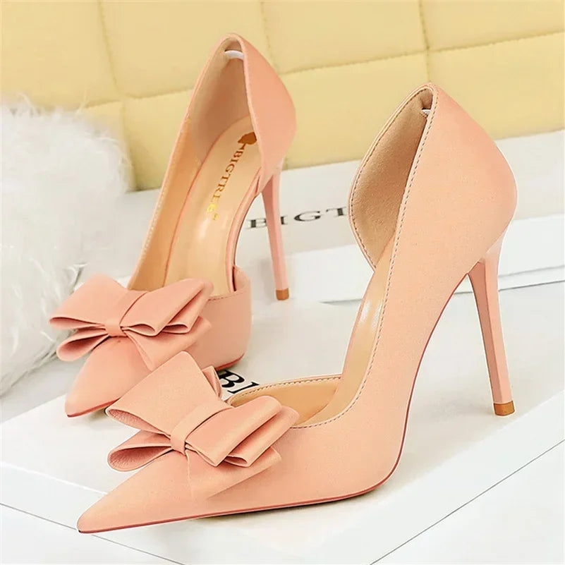 Saltos Altos Femininos de 10,5 cm 2024, Bombas Laterais Vazadas Doces Coreanas, Salto Kawaii com Laço em Verde e Roxo, Sapatos de Seda Satin para Festa e Formatura