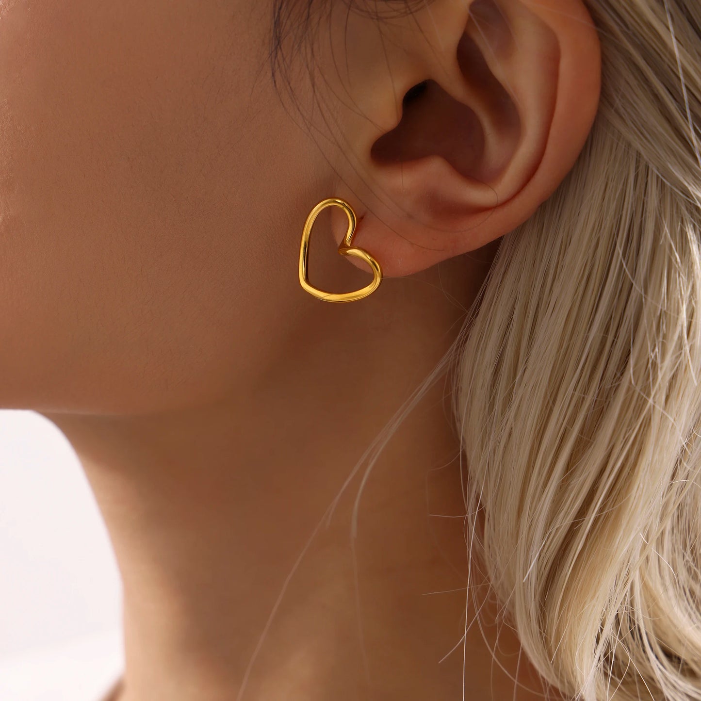 Conjunto de Joias de Luxo com Colar e Brincos de Pingente de Coração Bonito em Aço Inoxidável 316 com Revestimento de Ouro - Joias Impermeáveis para Mulheres, Presente de Joias