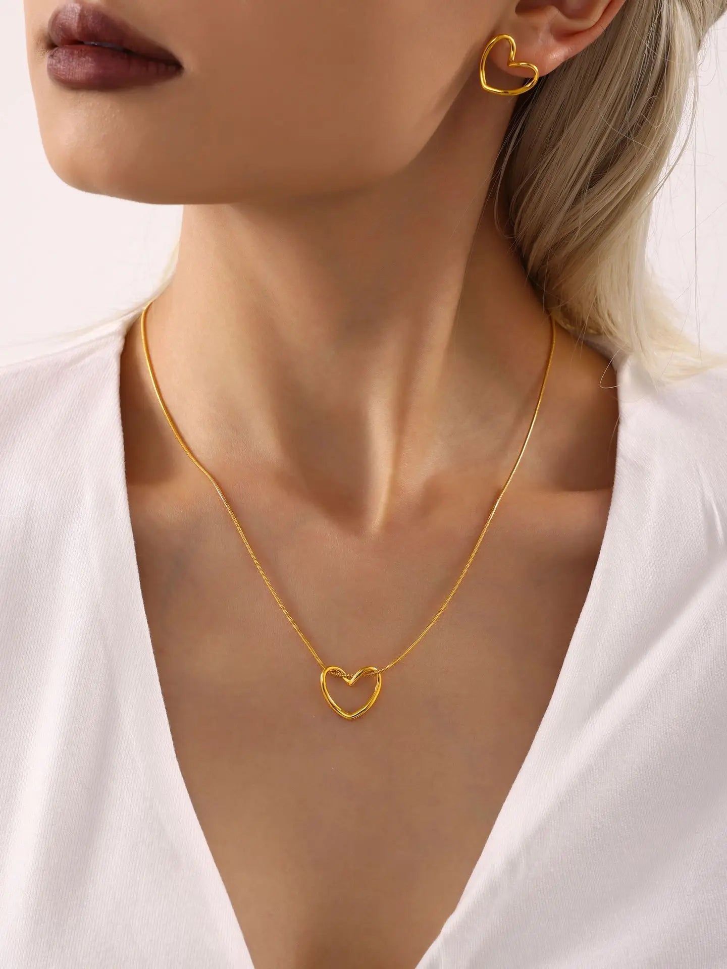 Conjunto de Joias de Luxo com Colar e Brincos de Pingente de Coração Bonito em Aço Inoxidável 316 com Revestimento de Ouro - Joias Impermeáveis para Mulheres, Presente de Joias