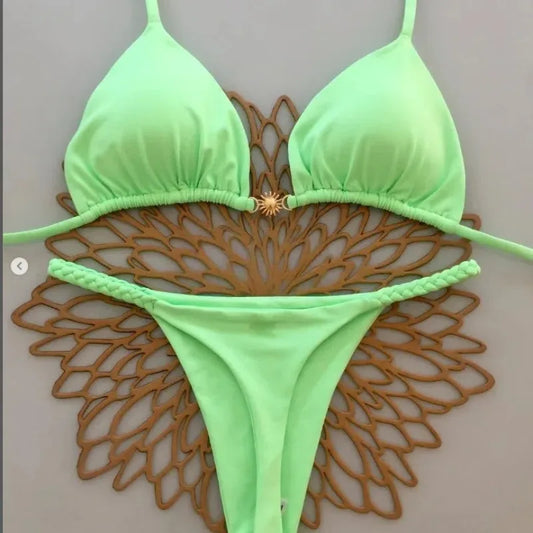 Biquíni sexy de briefs divididos novos, maiô de praia feminino, férias no Brasil