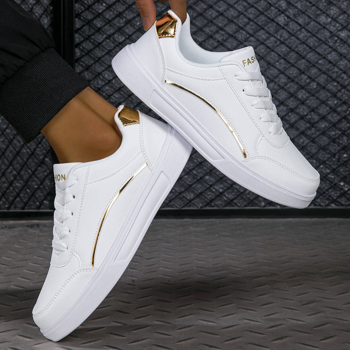 Tênis Casuais Femininos MAEDEF Novos Brancos Tênis Vulcanizado Respirável com Cadena Plataforma Feminina Sapatos Flats