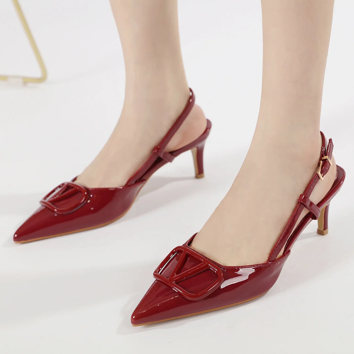 Sandália Feminina KM-ROYA 2025 de Luxo com Fivela de Qualidade, Salto Médio de 6CM/2.4polegadas, Sapatos de Vestido, Sapatos Tipo Pump, Sandálias Femininas para Uso Externo