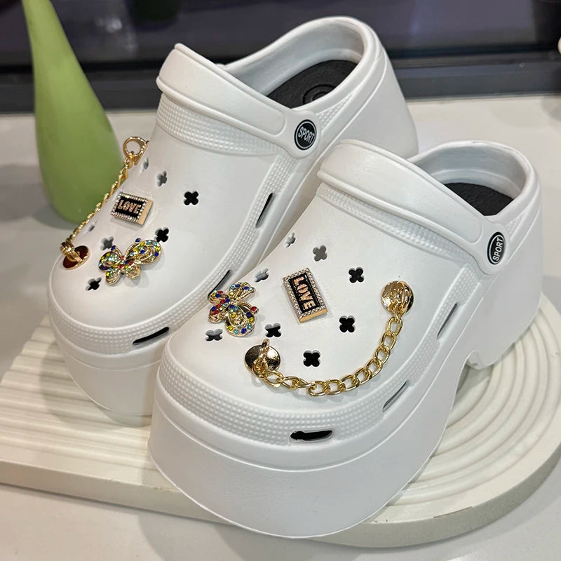 Sandálias Plataforma Chunky de Cadeia Metálica 2025 para Mulheres, Chinelo de Borboleta com Diamante, Slippers com Salto em Wedge, Verão, Antiderrapante, Sandálias de Praia Feminina