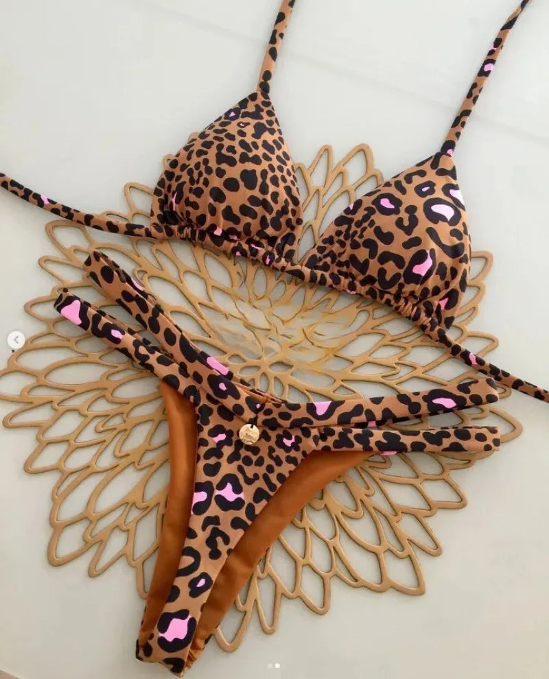 Biquíni sexy de briefs divididos novos, maiô de praia feminino, férias no Brasil