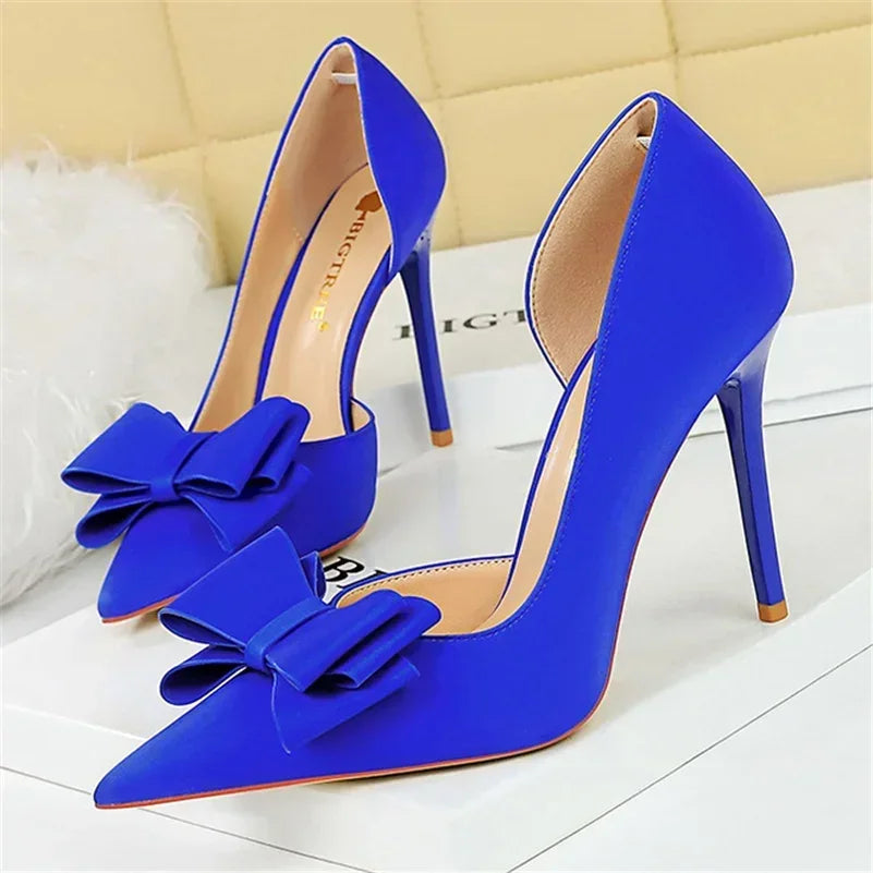 Saltos Altos Femininos de 10,5 cm 2024, Bombas Laterais Vazadas Doces Coreanas, Salto Kawaii com Laço em Verde e Roxo, Sapatos de Seda Satin para Festa e Formatura