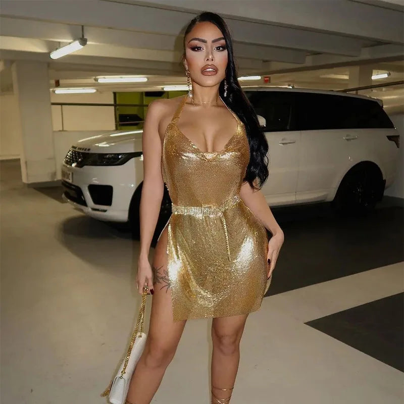 Vestido curto elegante e sexy para mulheres, com decote em V, costas nuas e detalhes de lantejoulas, perfeito para festas e dança.