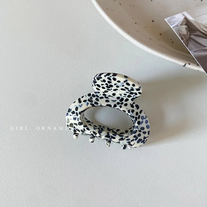 Clips de cabelo para mulheres novos em 2022, pequenos, de 4,5 cm, em acetato. Elegantes, coloridos e com design vazado. Acessórios de cabelo para meninas.