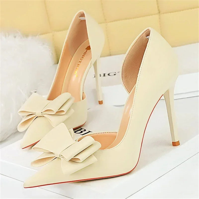Saltos Altos Femininos de 10,5 cm 2024, Bombas Laterais Vazadas Doces Coreanas, Salto Kawaii com Laço em Verde e Roxo, Sapatos de Seda Satin para Festa e Formatura