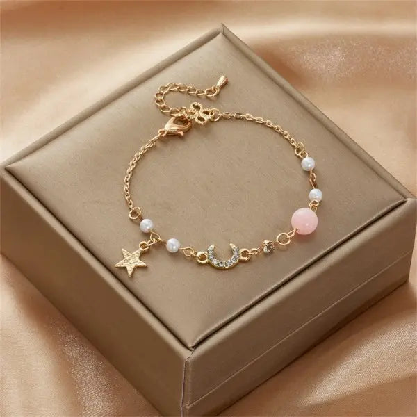 Pulseira de Pérola da Lua Coreana Romântica para Mulheres, Elegante e Exquisita, com Encanto de Estrela e Coração, Braceletes de Cadeia para o Natal.