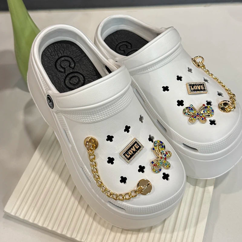 Sandálias Plataforma Chunky de Cadeia Metálica 2025 para Mulheres, Chinelo de Borboleta com Diamante, Slippers com Salto em Wedge, Verão, Antiderrapante, Sandálias de Praia Feminina