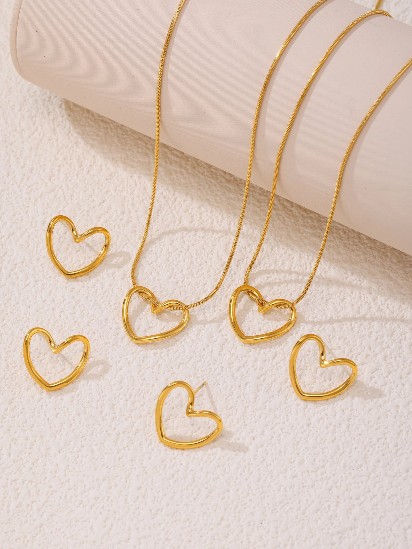 Conjunto de Joias de Luxo com Colar e Brincos de Pingente de Coração Bonito em Aço Inoxidável 316 com Revestimento de Ouro - Joias Impermeáveis para Mulheres, Presente de Joias
