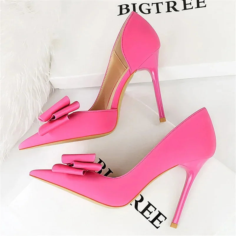 Saltos Altos Femininos de 10,5 cm 2024, Bombas Laterais Vazadas Doces Coreanas, Salto Kawaii com Laço em Verde e Roxo, Sapatos de Seda Satin para Festa e Formatura