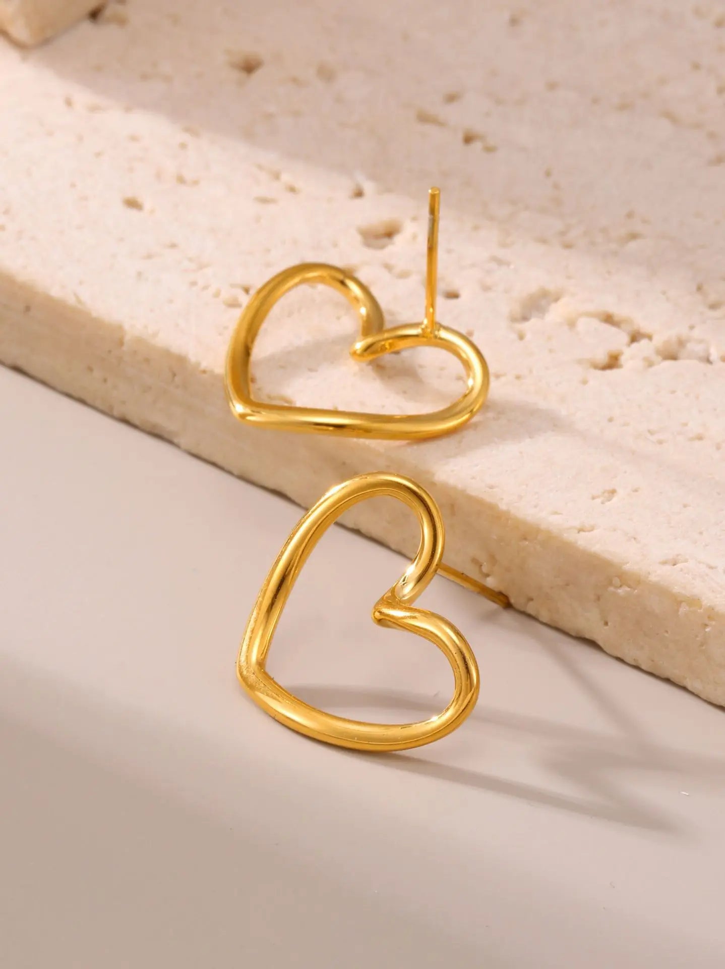 Conjunto de Joias de Luxo com Colar e Brincos de Pingente de Coração Bonito em Aço Inoxidável 316 com Revestimento de Ouro - Joias Impermeáveis para Mulheres, Presente de Joias