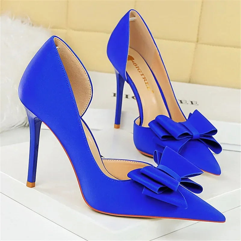 Saltos Altos Femininos de 10,5 cm 2024, Bombas Laterais Vazadas Doces Coreanas, Salto Kawaii com Laço em Verde e Roxo, Sapatos de Seda Satin para Festa e Formatura