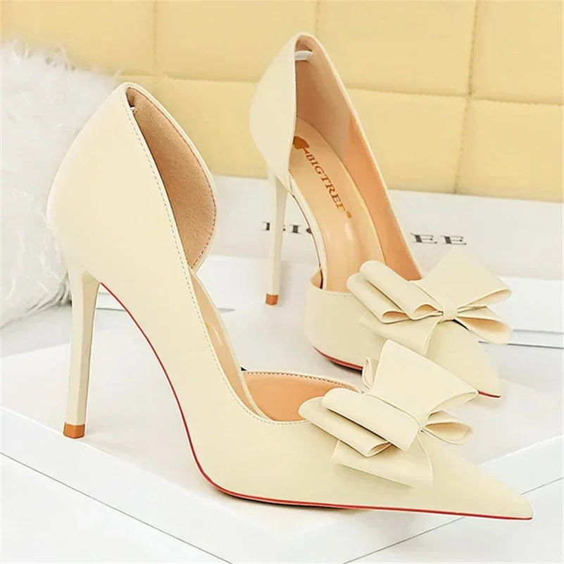 Saltos Altos Femininos de 10,5 cm 2024, Bombas Laterais Vazadas Doces Coreanas, Salto Kawaii com Laço em Verde e Roxo, Sapatos de Seda Satin para Festa e Formatura