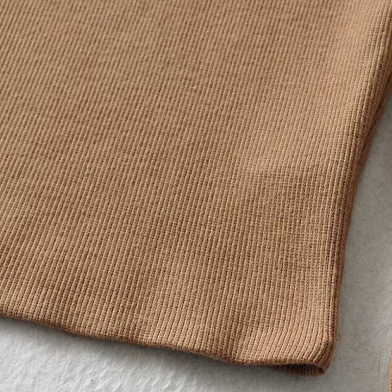 Blusa cropped de decote quadrado com mangas longas e textura canelada para mulheres