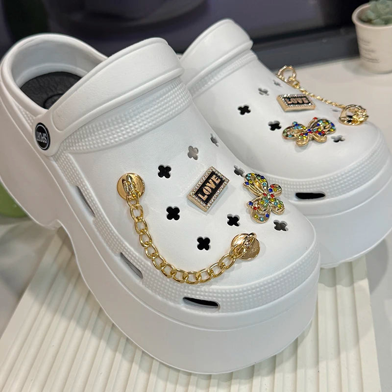 Sandálias Plataforma Chunky de Cadeia Metálica 2025 para Mulheres, Chinelo de Borboleta com Diamante, Slippers com Salto em Wedge, Verão, Antiderrapante, Sandálias de Praia Feminina
