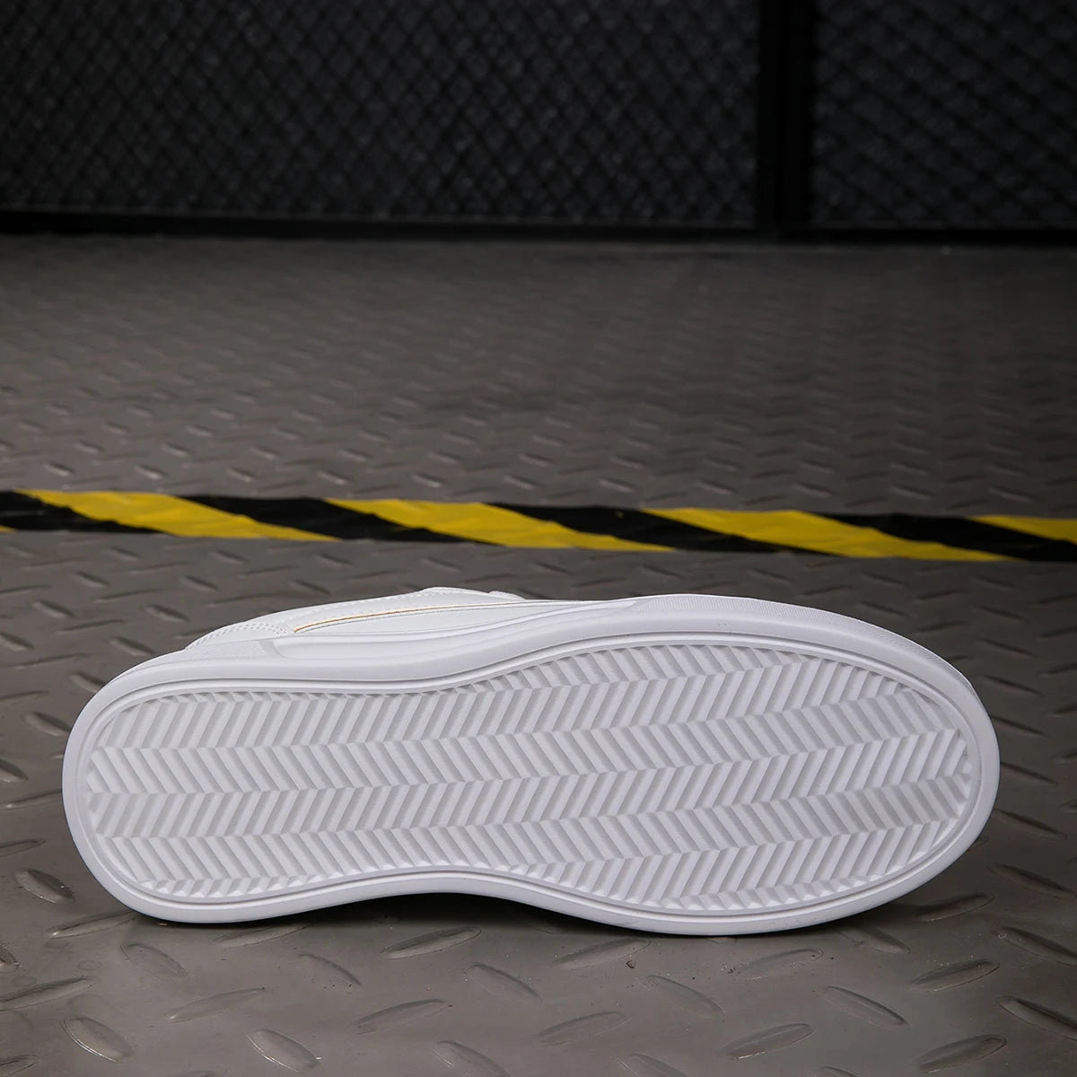 Tênis Casuais Femininos MAEDEF Novos Brancos Tênis Vulcanizado Respirável com Cadena Plataforma Feminina Sapatos Flats