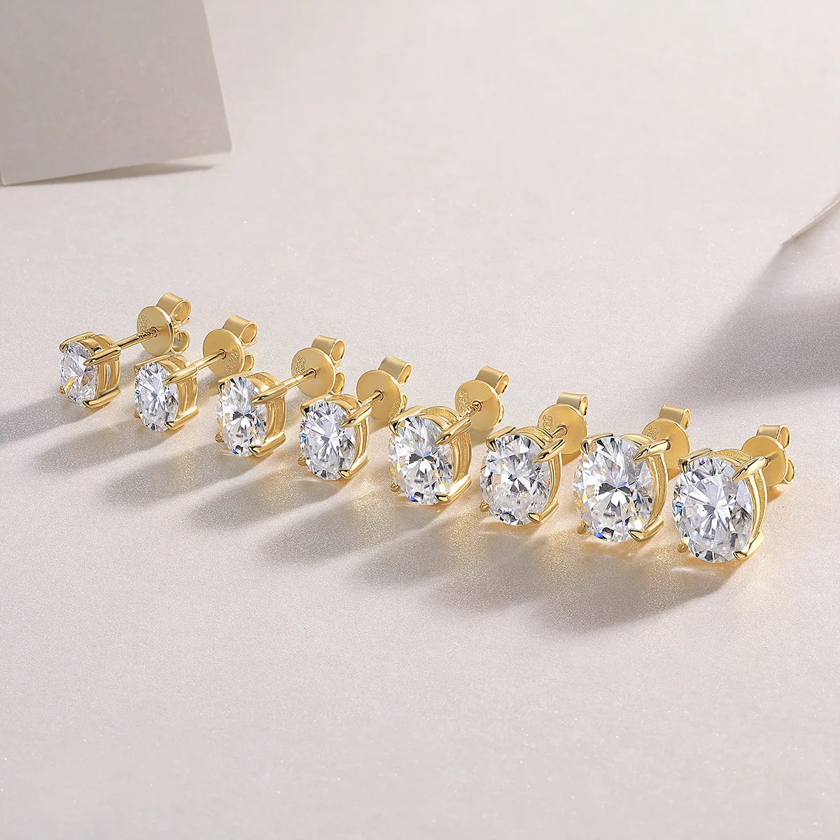 Brincos de Moissanite em Corte Oval com Estilo S925 Prata Banho de Ouro 18K para Mulheres, Brincos Solitário, Presente de Casamento, Joia com Certificado