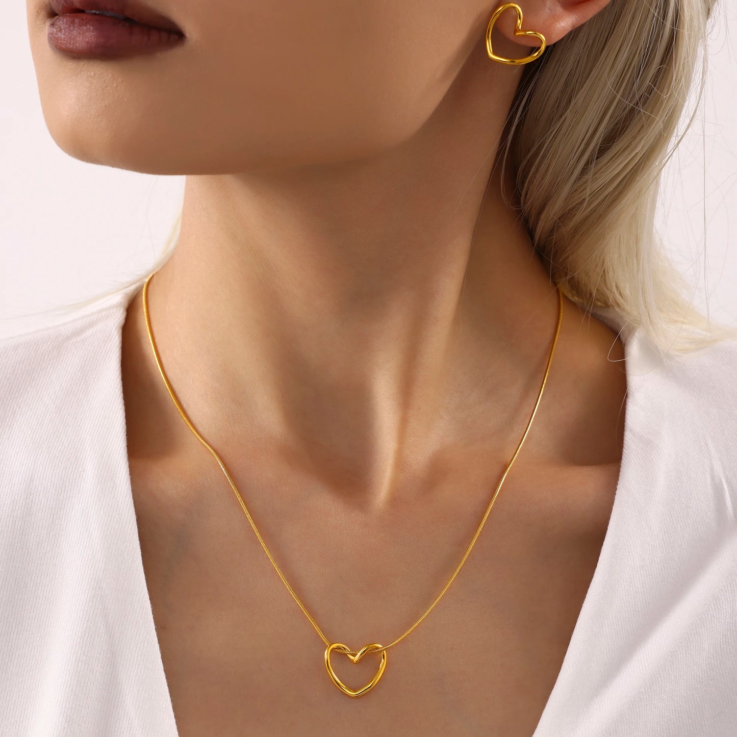 Conjunto de Joias de Luxo com Colar e Brincos de Pingente de Coração Bonito em Aço Inoxidável 316 com Revestimento de Ouro - Joias Impermeáveis para Mulheres, Presente de Joias