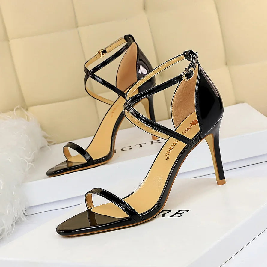 Sandálias gladiadoras femininas com salto alto de 8cm e 11cm, rasteirinhas de verão, sapatos stiletto de stripper em ouro champanhe.