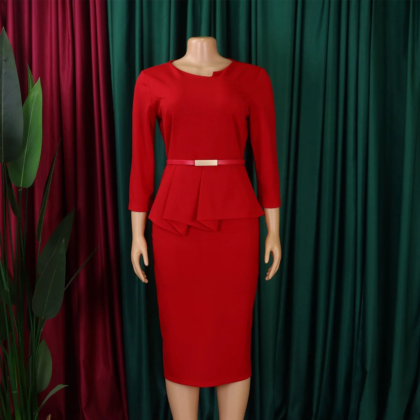 Vestido Formal para o Trabalho Feminino com Gola Assimétrica, Mangas Três Quartos, Cintura com Cinto, Silhueta Justa com Pacote de Quadris até a Panturrilha