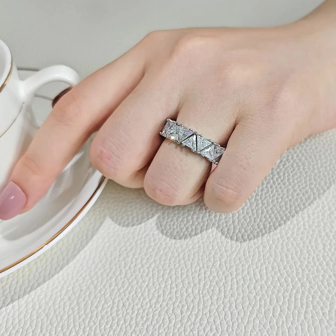 Anel Eternity Band de Cor Prata Luxuosa 2024 para Mulheres - Presente de Aniversário, Joias no Atacado R6505
