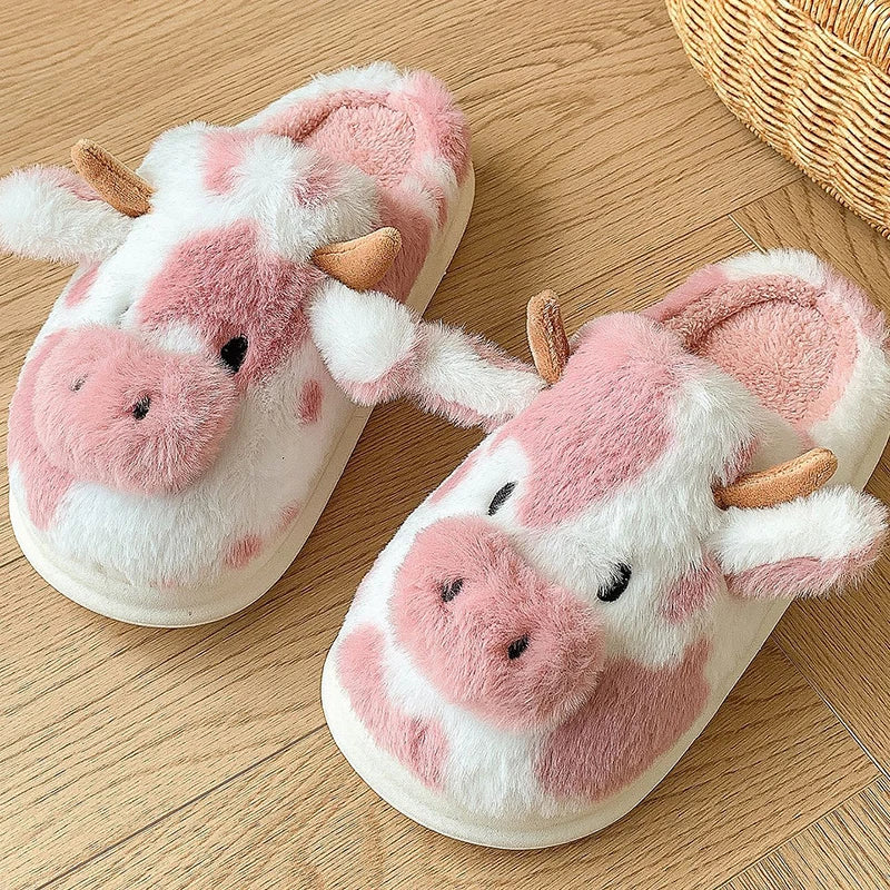 Pantufas de vaca de pelúcia para o inverno novo 2024, mulheres, slides de casa antiderrapantes, sapatos femininos macios com cobertura para os dedos, sapatilhas de algodão para o lar.