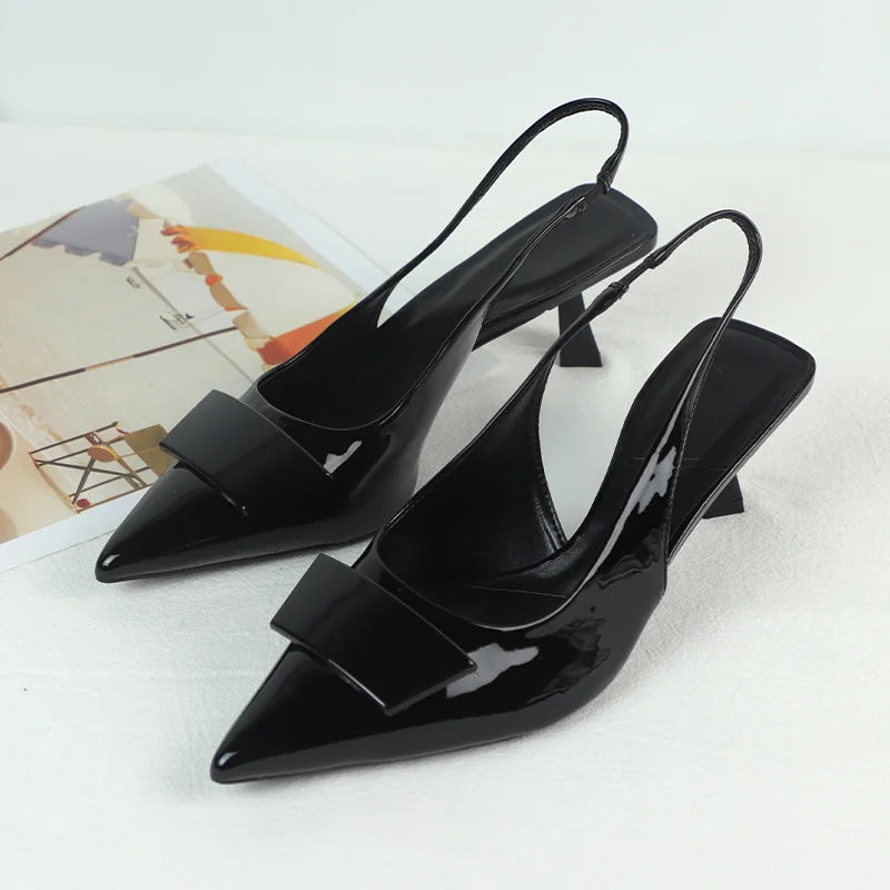 Sapatos de Negócios de Moda para Mulheres Sandálias Slingback Pretas de Couro Laqueado com Design Simples Verão 2025