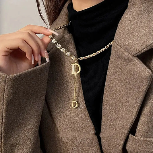 Colar Longo com Pendente da Letra D em Zircônia - Design Sensível - Cadeia de Suéter de Inverno - Joias de Moda para Mulheres e Meninas - Presente para Festas