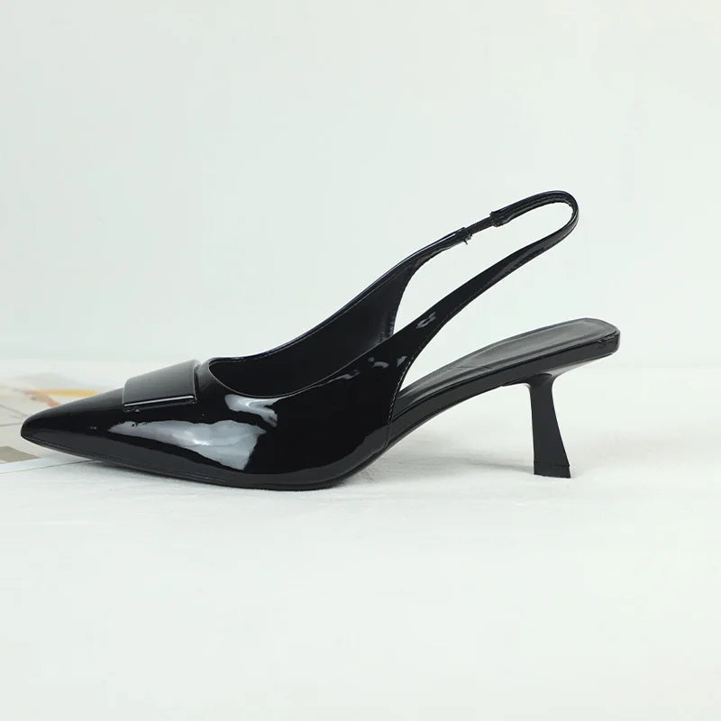 Sapatos de Negócios de Moda para Mulheres Sandálias Slingback Pretas de Couro Laqueado com Design Simples Verão 2025