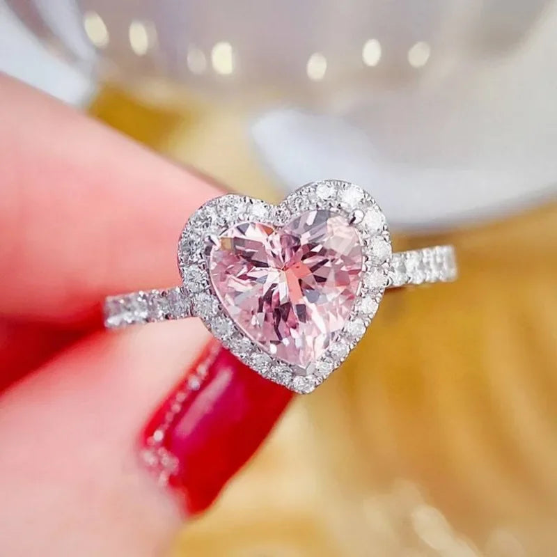 Novo anel de zircônia em liga de moda rosa com amor inlay, joia de noivado feminina