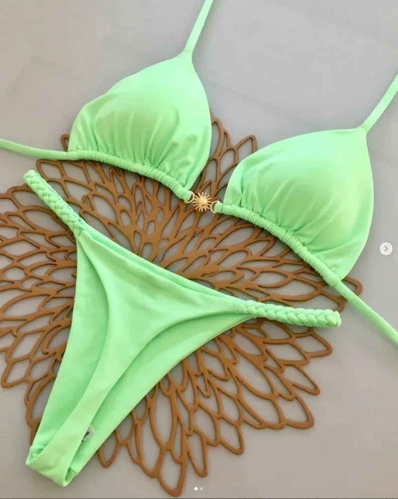 Biquíni sexy de briefs divididos novos, maiô de praia feminino, férias no Brasil