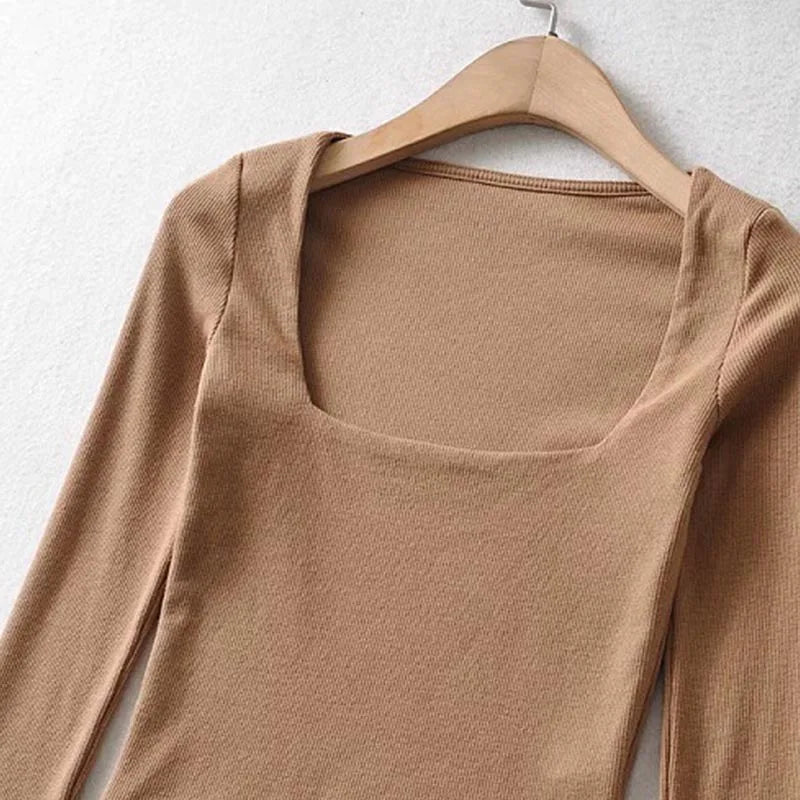 Blusa cropped de decote quadrado com mangas longas e textura canelada para mulheres