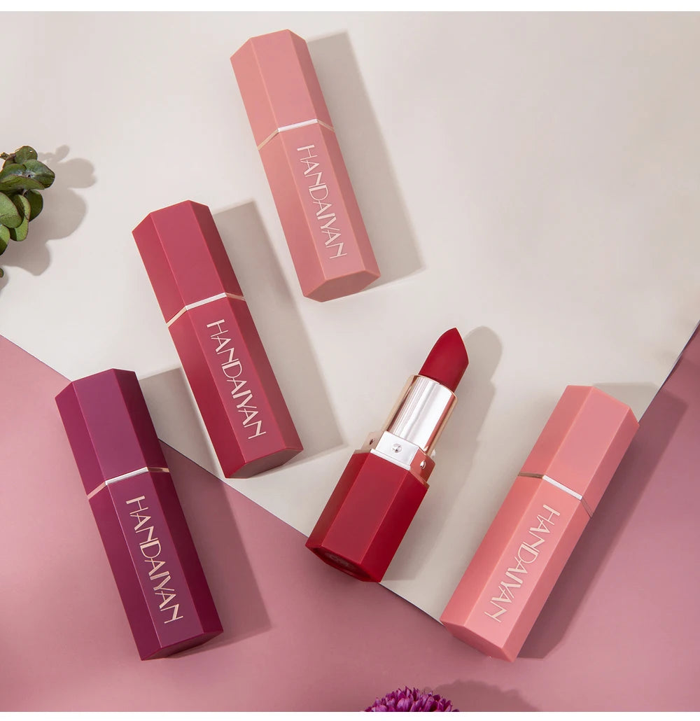 Batom Matte em 6 Cores, Sem Desbotar, Não Gruda no Copo, Acabamento Veludo de Longa Duração, Cor de Lábios Matte Suave e Resistente à Água, à Prova de Borro