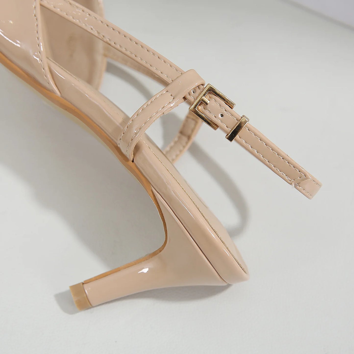 Sandália Feminina KM-ROYA 2025 de Luxo com Fivela de Qualidade, Salto Médio de 6CM/2.4polegadas, Sapatos de Vestido, Sapatos Tipo Pump, Sandálias Femininas para Uso Externo