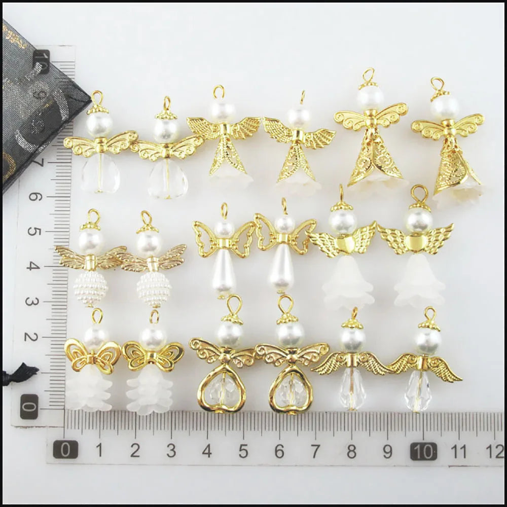Novos Encantos de Anjo Dançante Coração Branco Pendente em Forma de Gota de Flor com Chifre em Acrílico e Asas Douradas