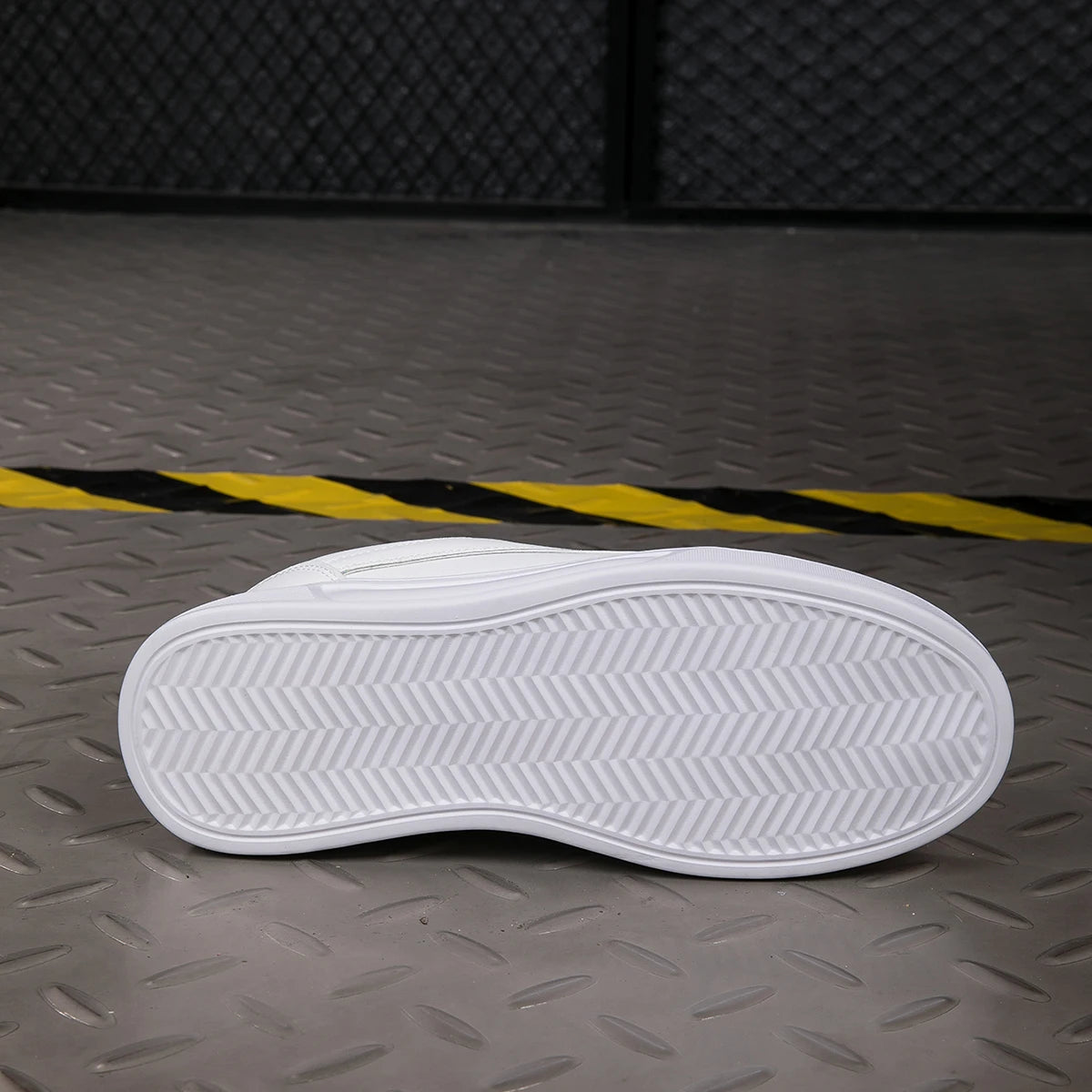 Tênis Casuais Femininos MAEDEF Novos Brancos Tênis Vulcanizado Respirável com Cadena Plataforma Feminina Sapatos Flats