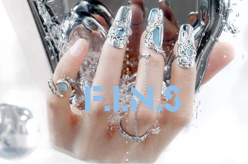Brincos de Pino Assimétricos em Prata Esterlina S925 com Textura F.I.N.S, Joias Finas Irregulares e Desiguais para Furação de Orelhas, Acessórios Femininos