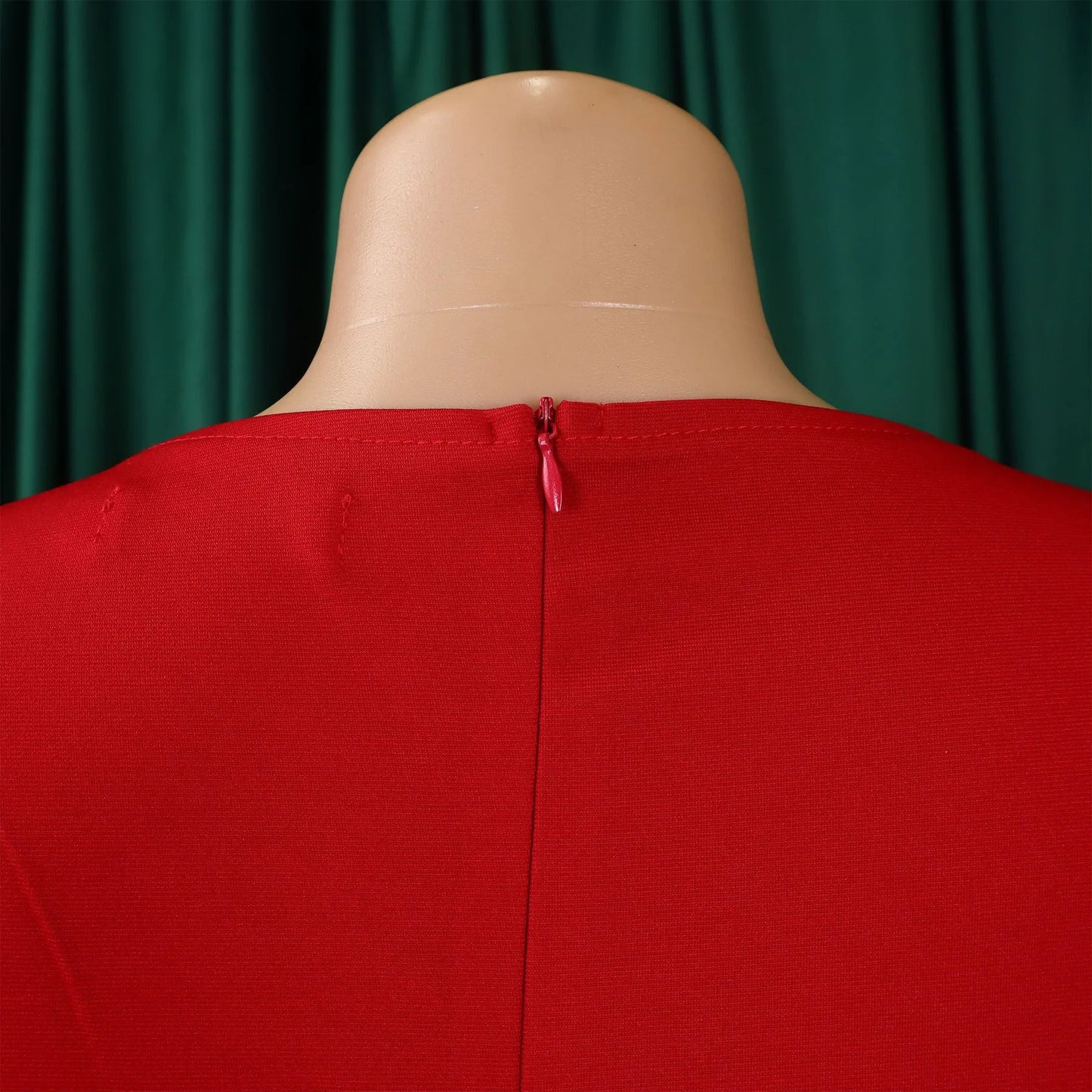 Vestido Formal para o Trabalho Feminino com Gola Assimétrica, Mangas Três Quartos, Cintura com Cinto, Silhueta Justa com Pacote de Quadris até a Panturrilha