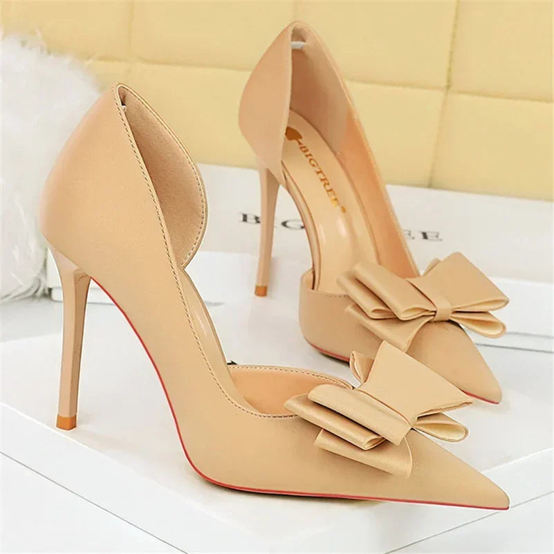 Saltos Altos Femininos de 10,5 cm 2024, Bombas Laterais Vazadas Doces Coreanas, Salto Kawaii com Laço em Verde e Roxo, Sapatos de Seda Satin para Festa e Formatura