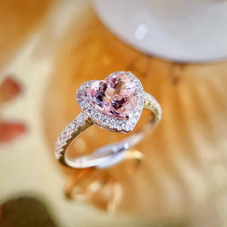 Novo anel de zircônia em liga de moda rosa com amor inlay, joia de noivado feminina
