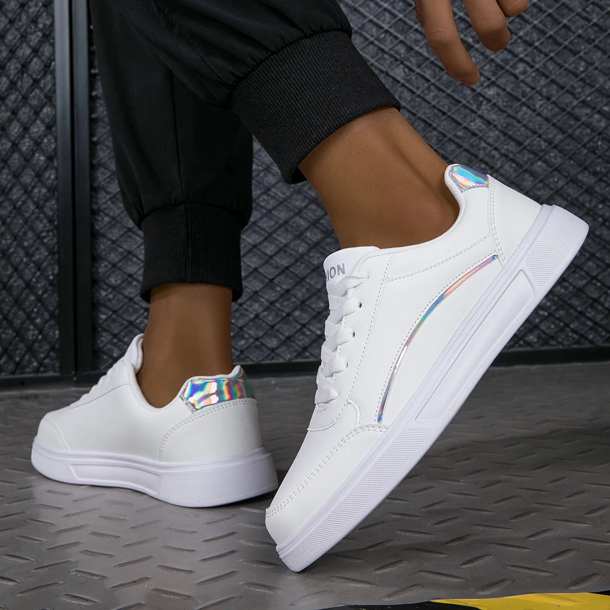 Tênis Casuais Femininos MAEDEF Novos Brancos Tênis Vulcanizado Respirável com Cadena Plataforma Feminina Sapatos Flats