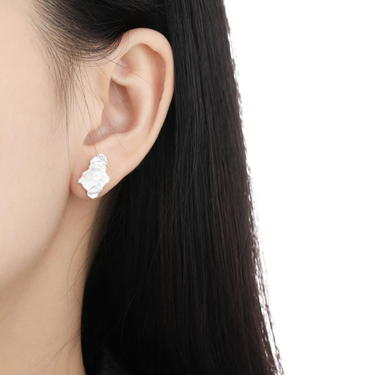 Brincos de Pino Assimétricos em Prata Esterlina S925 com Textura F.I.N.S, Joias Finas Irregulares e Desiguais para Furação de Orelhas, Acessórios Femininos