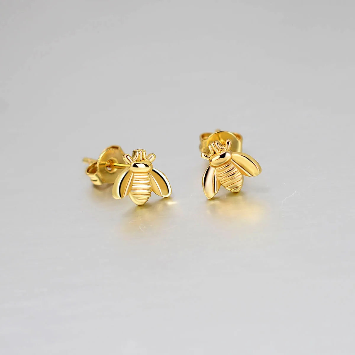 Brincos de Estudo de Inseto Fashion Cute - Brincos de Abelha Bumble Pequenos em Cor Dourada, Mini Rainha Abelha, Acessórios de Joias para Mulheres em Festa