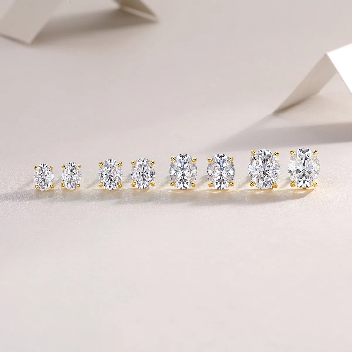Brincos de Moissanite em Corte Oval com Estilo S925 Prata Banho de Ouro 18K para Mulheres, Brincos Solitário, Presente de Casamento, Joia com Certificado